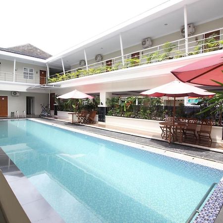 เรดดอร์ซ ชาเรียะฮ์ พลัส แอท จากัล บาวะฮ์ 3 Hotel Kejayan ภายนอก รูปภาพ