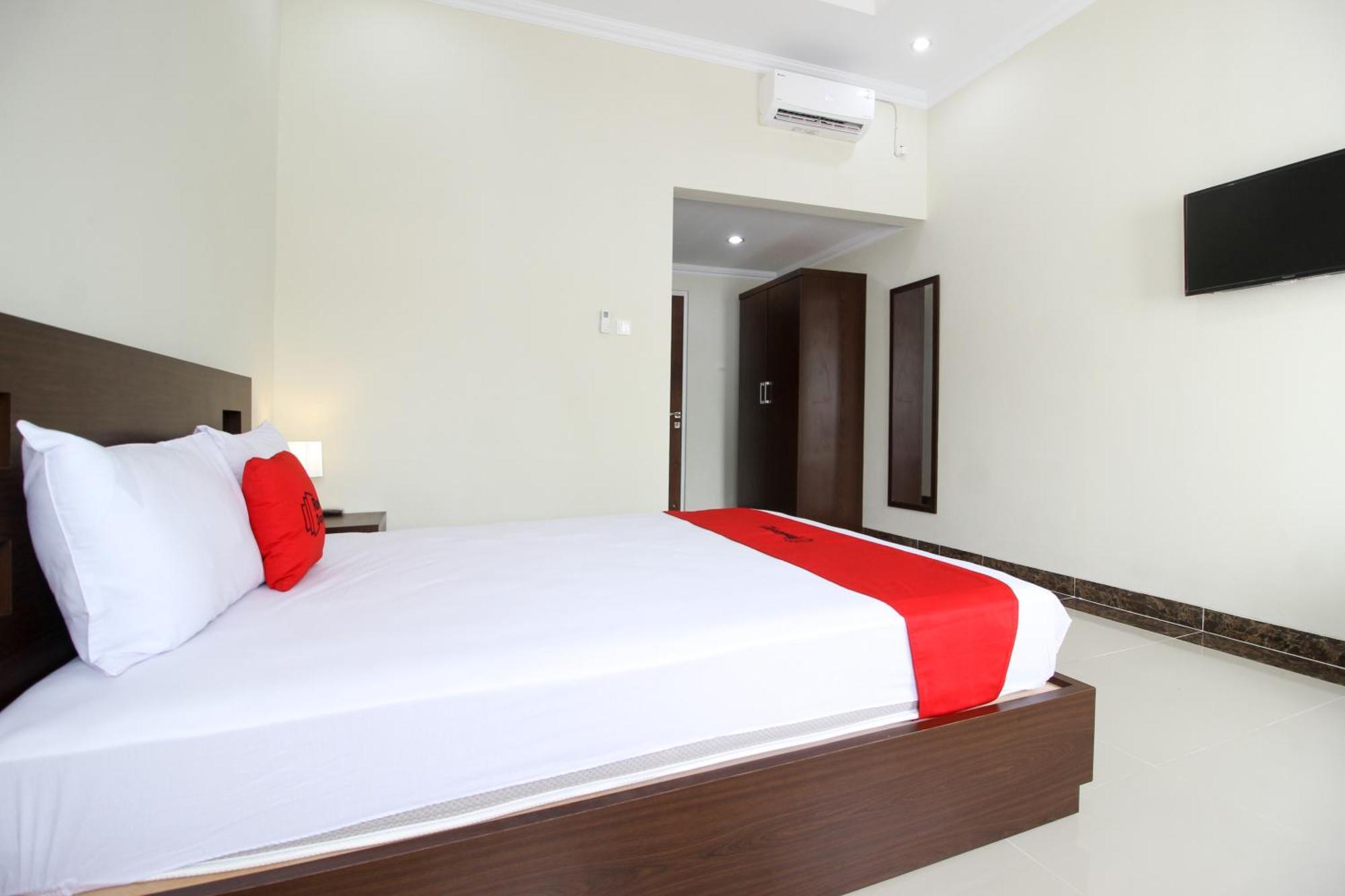 เรดดอร์ซ ชาเรียะฮ์ พลัส แอท จากัล บาวะฮ์ 3 Hotel Kejayan ภายนอก รูปภาพ