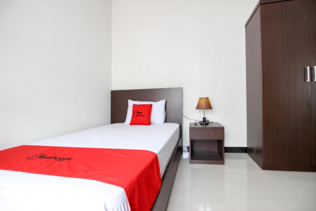เรดดอร์ซ ชาเรียะฮ์ พลัส แอท จากัล บาวะฮ์ 3 Hotel Kejayan ภายนอก รูปภาพ