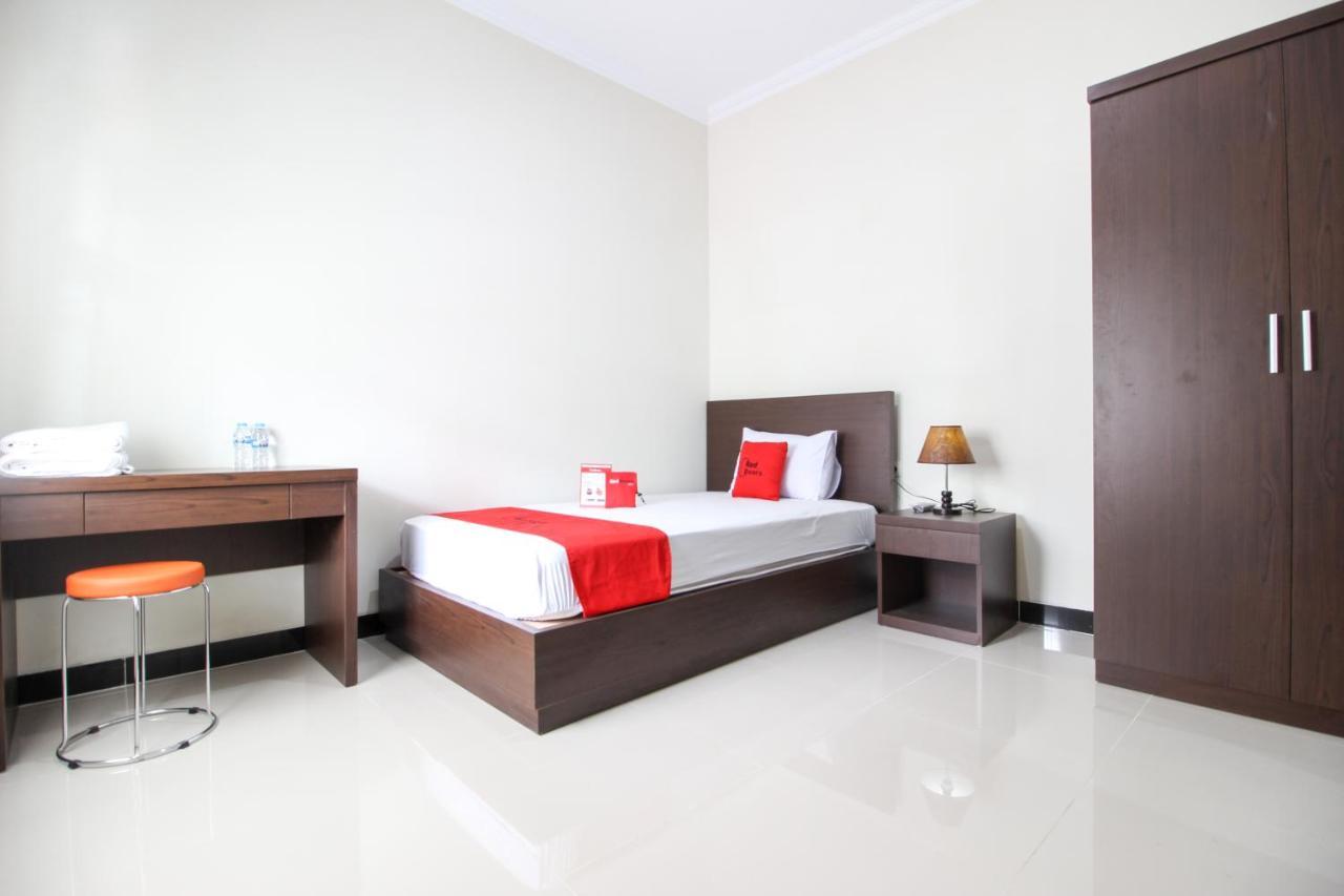 เรดดอร์ซ ชาเรียะฮ์ พลัส แอท จากัล บาวะฮ์ 3 Hotel Kejayan ภายนอก รูปภาพ