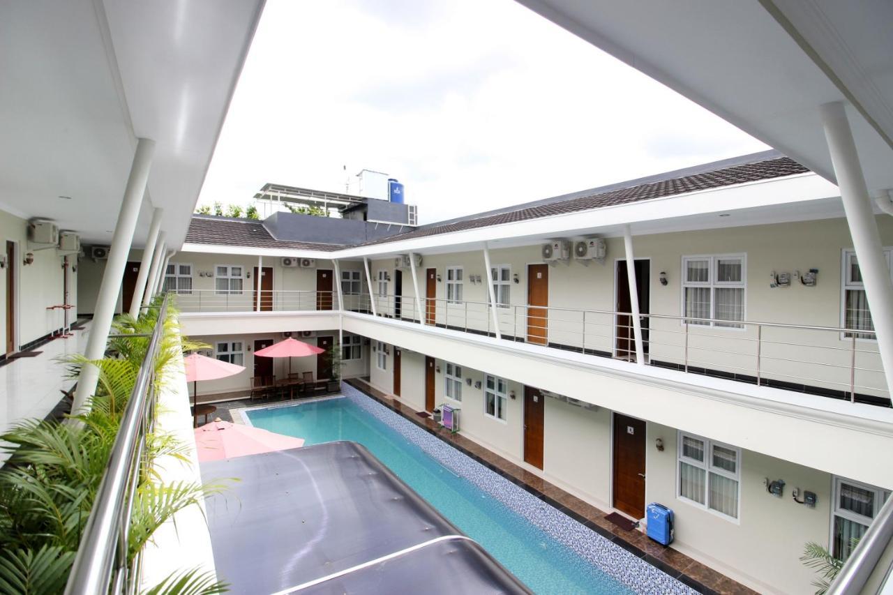 เรดดอร์ซ ชาเรียะฮ์ พลัส แอท จากัล บาวะฮ์ 3 Hotel Kejayan ภายนอก รูปภาพ