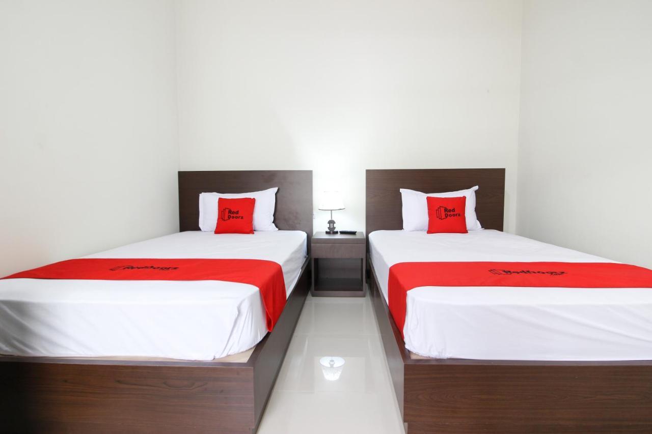 เรดดอร์ซ ชาเรียะฮ์ พลัส แอท จากัล บาวะฮ์ 3 Hotel Kejayan ภายนอก รูปภาพ