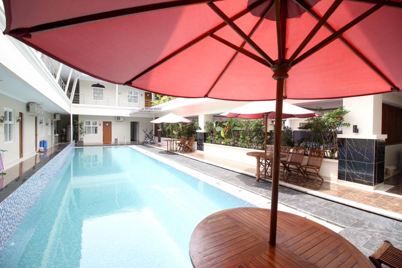 เรดดอร์ซ ชาเรียะฮ์ พลัส แอท จากัล บาวะฮ์ 3 Hotel Kejayan ภายนอก รูปภาพ