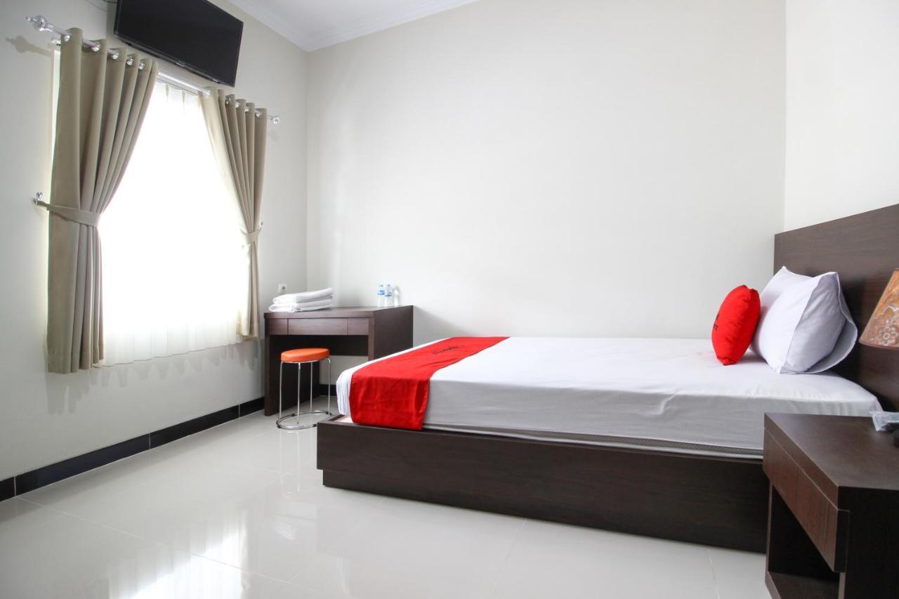 เรดดอร์ซ ชาเรียะฮ์ พลัส แอท จากัล บาวะฮ์ 3 Hotel Kejayan ภายนอก รูปภาพ