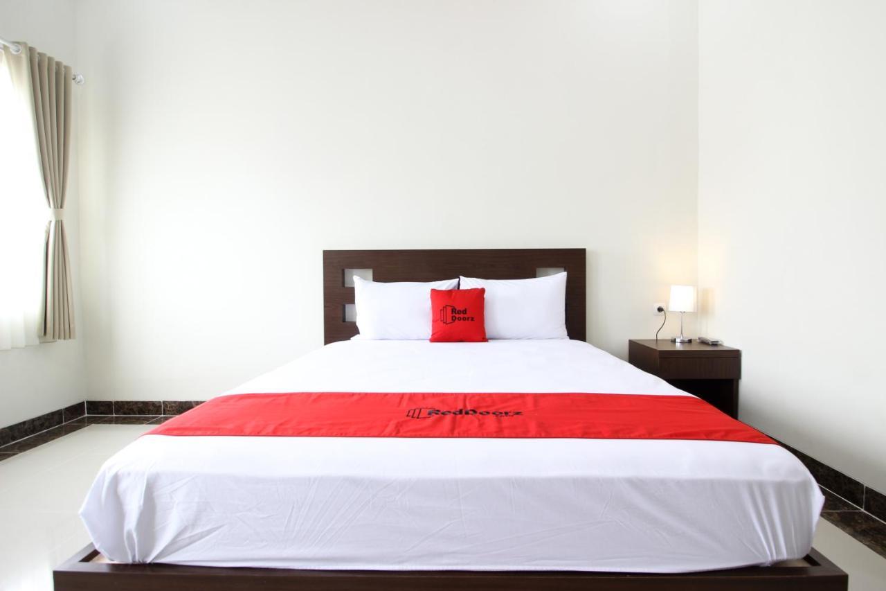 เรดดอร์ซ ชาเรียะฮ์ พลัส แอท จากัล บาวะฮ์ 3 Hotel Kejayan ภายนอก รูปภาพ