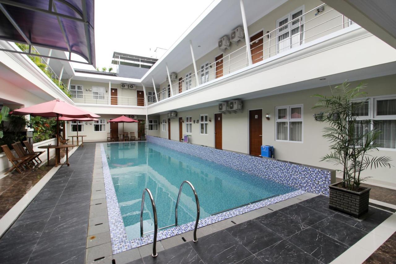 เรดดอร์ซ ชาเรียะฮ์ พลัส แอท จากัล บาวะฮ์ 3 Hotel Kejayan ภายนอก รูปภาพ